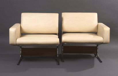 Pierre GUARICHE (1926-1995) Paire de fauteuils formant banquette modèle «Caracas»...