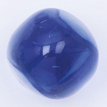 LALIQUE Bague boule en verre bleu. Signée Lalique.
Tour de doigt: 53. Signée Lal...