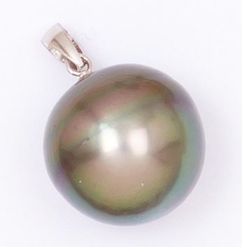 null Pendentif orné d'une perle de culture grise de Tahiti. Diamètre de la perle:...