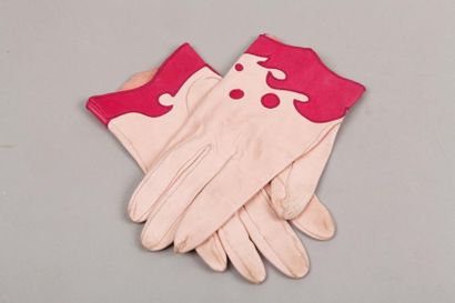 HERMÈS Paris made in France *Lot composé de deux paires de gants, l'une en chevreau...