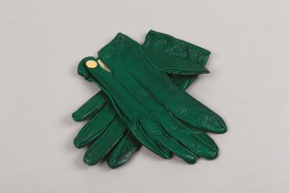 HERMÈS Paris made in France *Lot composé de deux paires de gants, l'une en chevreau...