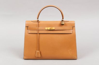 HERMÈS Paris made in France *Sac “Kelly Sellier” 36 cm sellier en cuir courchevel...