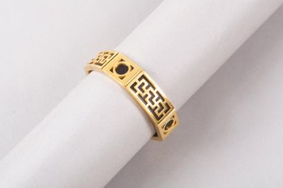 HERMES Paris *Rare bracelet labyrinthe en métal doré sur cuir noir, fermoir invisible.
Diamètre:...