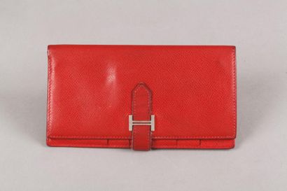 HERMÈS Paris made in France *Portefeuille “ Bearn “ en cuir courchevel rouge, fermeture...