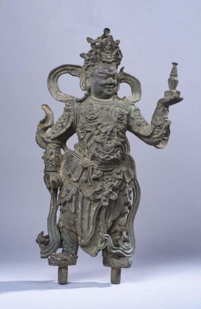 CHINE, XIXe siècle 
Statuette en bronze à patine verte, représentant le Gardien du...