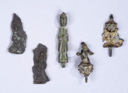 CHINE 
Lot de cinq éléments en bronze, représentant des bouddha et boddhisattva,...