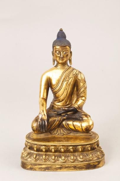 CHINE 
Statuette en bronze dorée, représentant le bouddha assis en méditation sur...