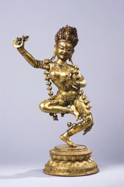 CHINE, XXe siècle 
Important sujet en bronze doré, représentant lune Vajra Dakini...