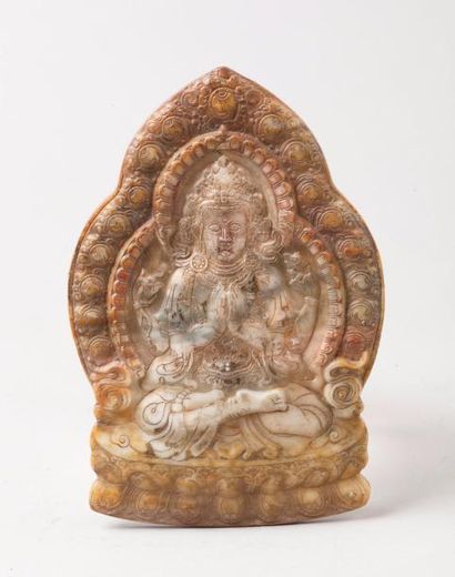 Chine, 1ère moitié du XXe siècle 
Petite stèle votive (tsatsa) en stéatite beige...