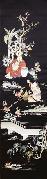 Chine, période Qing, 2ème moitié du XIXe siècle Suite de six panneaux en lin et soie...