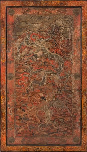 CHINE, XVIIIème 
Un panneau en laque cuir à décor d'un phoenix. 116 x 66 cm
