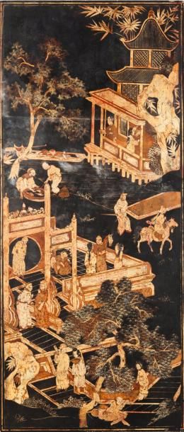 Epoque Qianlong 
Un panneau en laque noire dorée à décor de personnages et d'un palais....
