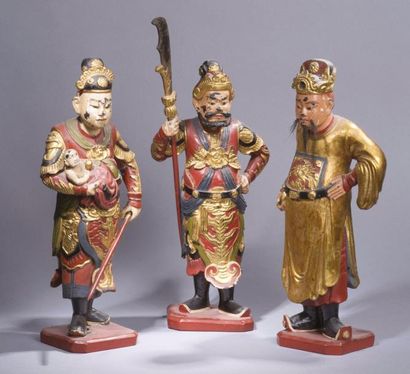 Chine du Sud, Ningbo, XIXe siècle 
Lot comprenant trois statuettes en bois laqué...