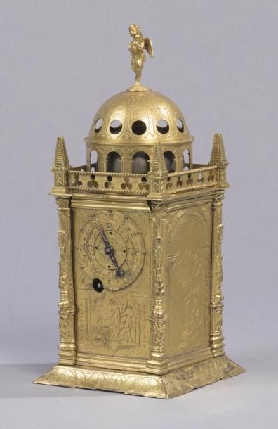 null Horloge de table en forme de tour carrée en cuivre, laiton et bronze dorés,...
