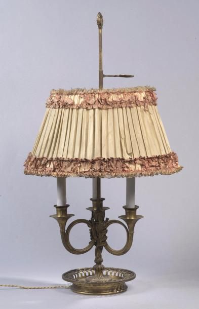 null Lampe Bouillotte à trois bras de lumière en forme de cor de chasse, en bronze...