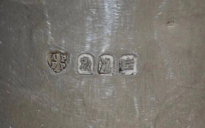 null Coupe couverte à deux anses en argent, gravée en chiffres romains «II.II.II-1918/A...