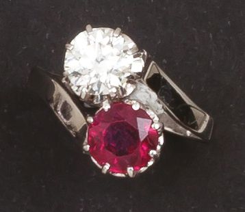 null Bague «Toi et Moi» en or gris ornée d'un diamant taillé en brillant et d'un...