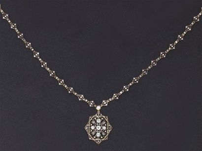 MARIO BUCCELATTI Collier en or jaune et argent serti de diamants orné, en son centre,...