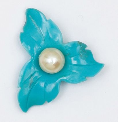null Paire de boucles d'oreilles «Fleur» en turquoise sculptée ornée de perles de...