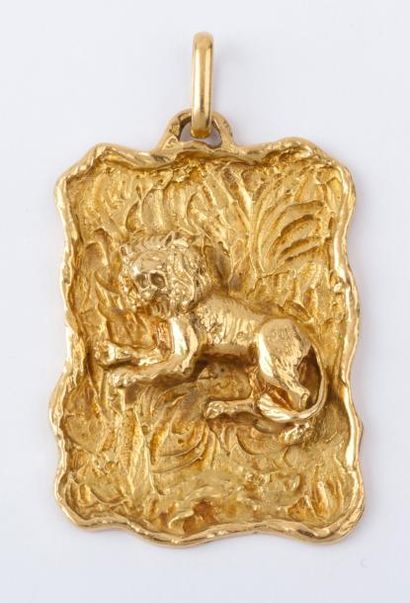 null Pendentif «Lion» en or jaune. P. 19,5 g