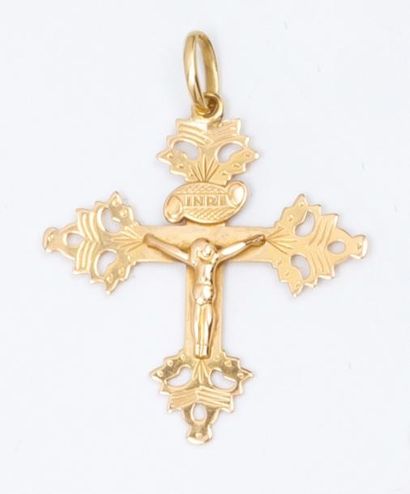 null Pendentif «Croix de Savoie» en or jaune ciselé et ajouré.
XIXe siècle. P. 2,6...