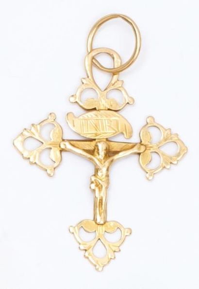 Pendentif «Croix de Savoie» en or jaune ciselé...