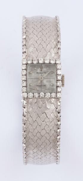 ROLEX N°1025101
Montre bracelet de dame en or blanc.
Boitier rectangle avec bracelet...