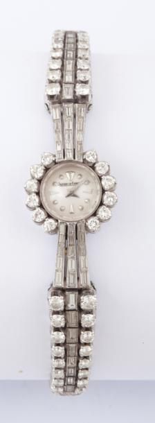 JAEGER LECOULTRE DIAMANTS
Montre bracelet en or blanc. Boitier rond. Lunette sertie...