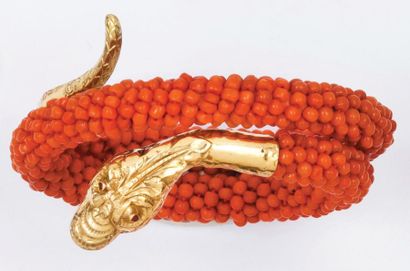 null Bracelet «Serpent» en or jaune ciselé orné de perles de corail rouge.
P. Brut:...