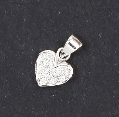 null Pendentif «Coeur» en or gris pavé de diamants taillés en brillant.
P. 1,8 g