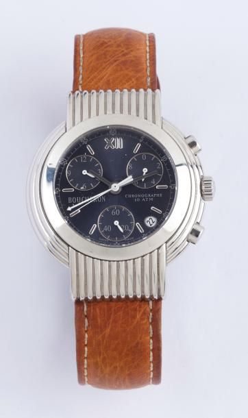 BOUCHERON SOLIS
Chronographe bracelet en acier, cadran gris à 3 compteurs, date,...