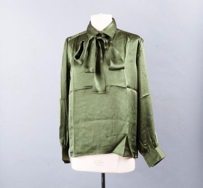 SAINT LAURENT Rive Gauche Lot de quatre blouses en soie dans les tons verts. T.4...