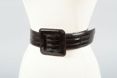 ALAIA, SAINT LAURENT Lot de trois ceintures en cuir vernis (collant)