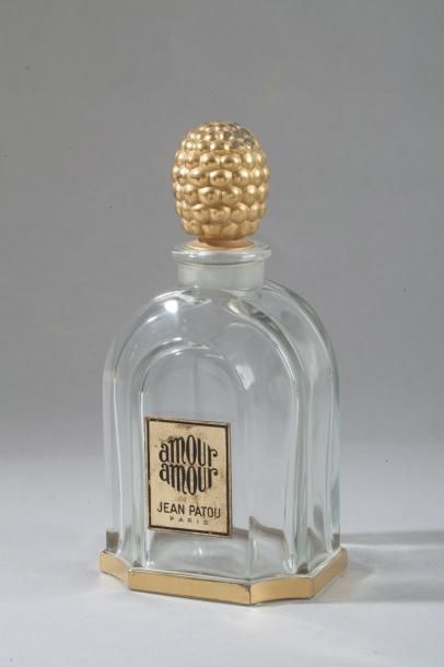 null JEAN PATOU "Amour Amour" Flacon en cristal, panse de forme "borne". Etiquette...