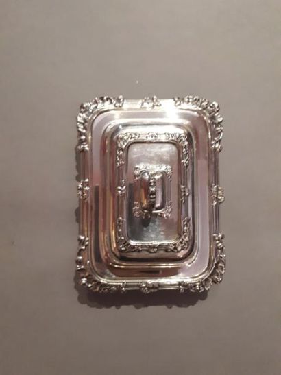 null 4 – Petit beurrier en métal argenté couvercle.11 x 8,5 cm. Haut. : 5 cm.