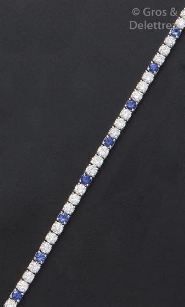 null Bracelet ligne en or gris 14K entièrement serti de diamants taillés en brillant...