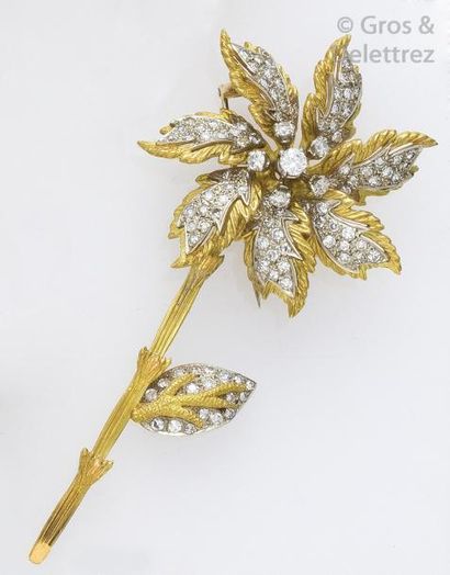 null Broche «Fleur» en or jaune et or gris ornée de diamants taillés en brillant....