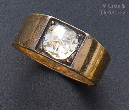 null Bague en or jaune ornée d'un diamant taillé en rose.
Tour de doigt: 57. P. 6...