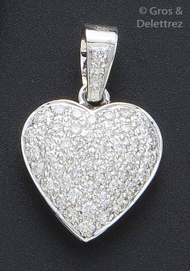 null Pendentif «Coeur» en or gris entièrement pavé de diamants taillés en brillant....