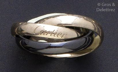CARTIER «Trinity» - Bague trois anneaux en or gris et céramique noir.
Tour de doigt:...