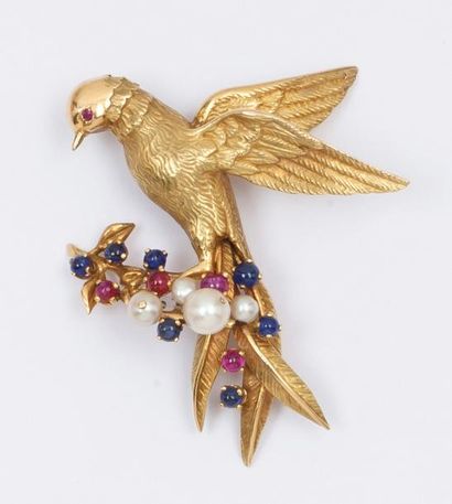 null Broche «Oiseau» en or jaune ornée de saphirs, rubis et perles de culture. P. 21...