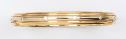 null CARTIER - Bracelet jonc en or de deux couleurs orné de douze diamants taillés...