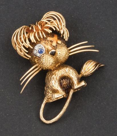 null FRED - Broche «Lion» en or jaune, l’œil orné d’un saphir et de diamants. Signé...