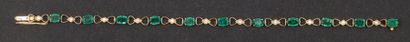 null Bracelet articulé en or jaune à motifs de «Nœud» ornés de diamants taillés en...