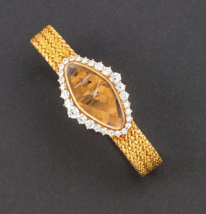 null VACHERON CONSTANTIN - Bracelet montre de dame en or jaune. Cadran en œil de...