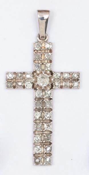 null Chaîne en or gris et pendentif «Croix» en argent orné de diamants de taille...