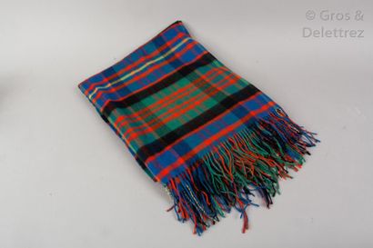 HILLTOP Made in Scotland Important châle en lainage cachemire à motif tartan dans...