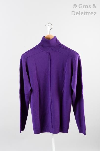 Thierry MUGLER Lot composé d'un pull à col roulé en jersey de laine mauve, d'un legging...