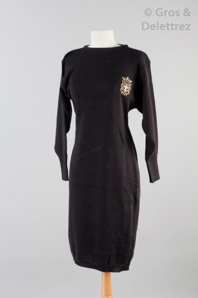 Clémentine JOYA, Anonyme Lot composé d'une petite robe noire en jersey de laine rebrodée...