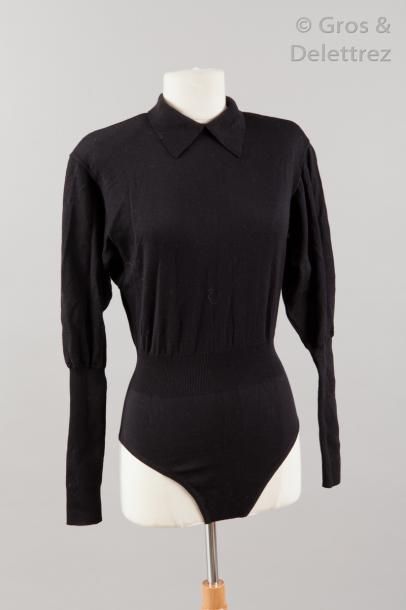 ALAÏA Ensemble en jersey de laine noir composé d'un body à manches longues, col pointu,...